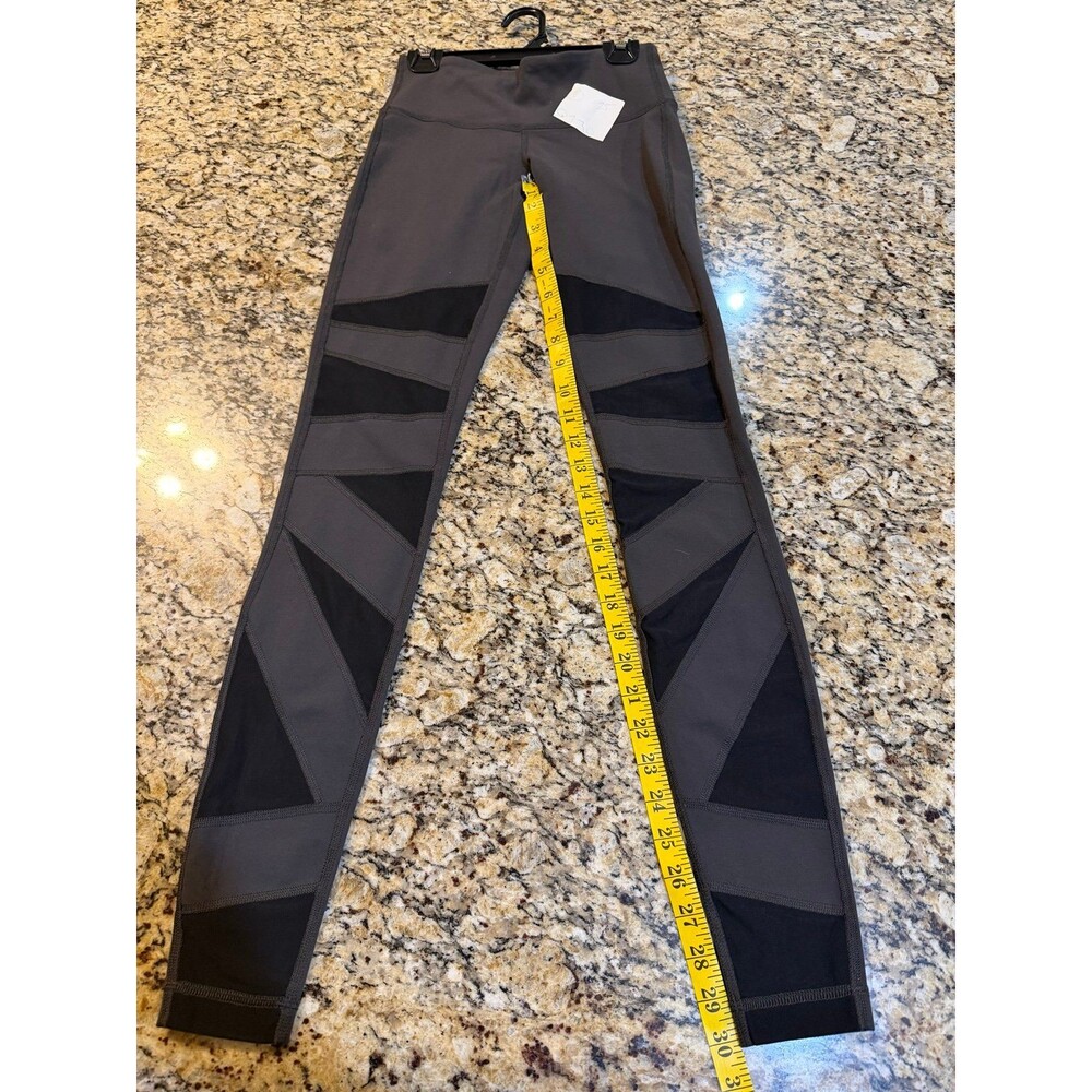 Lululemon size 2 leggings wunder under